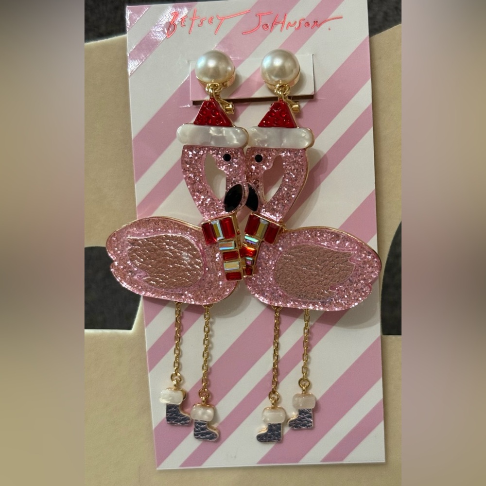 🎄🦩Betsey Johnson Pink Flamingo Santa Earrings